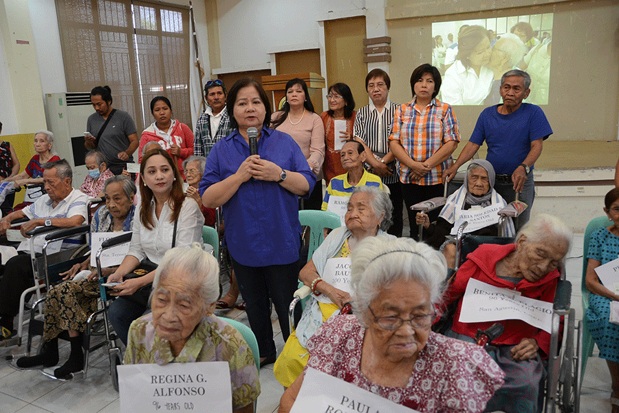 Cash-incentive-to-elderlies,-Covered-court-blessing-at-Macabebe-136