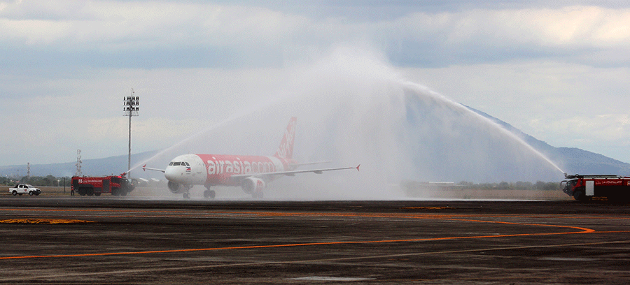 An Airbus A320 emerges from the water cannon salute welcoming the inaugural flight of low-cost carrier Philippines AirAsia from Kalibo, Aklan to the Clark International Airport (CRK) on Monday, March 27. The flight arrives at 1:10 pm and departs from the Clark airport at 1:35 pm every Mondays, Tuesdays and Wednesdays. 