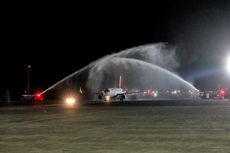 PAL Incheon Launch.  Flag carrier Philippine Airlines (PAL) kicked off the New Year with the launch of its new international route between Incheon, South Korea and the Clark International Airport (CRK) on January 2. Utilizing a 199-seater Airbus A321, the new daily route departs Clark at 4:45 pm and arrives in Incheon at 9:40 pm while the return flight leaves Incheon at 10:50 pm and arrives in Clark 1:55 am the following day. The Clark-Incheon daily flight is PAL's first international route out of Clark. (Photos courtesy of CIAC-Corporate Communications Office)