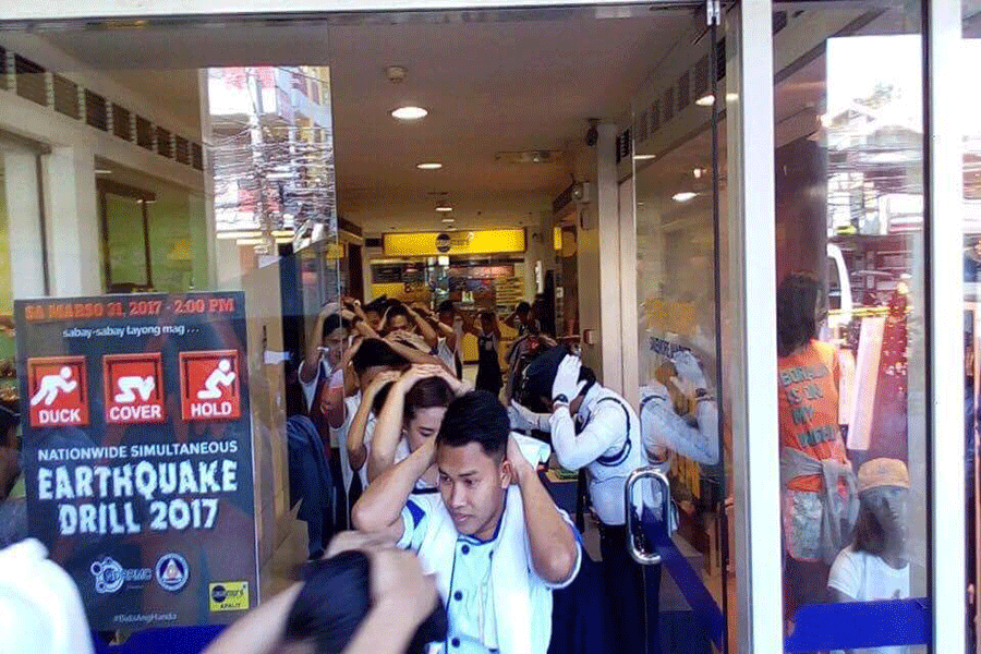 SM Savemore Market Apalit enjoins customer on National Simultaneous Earthquake Drill.