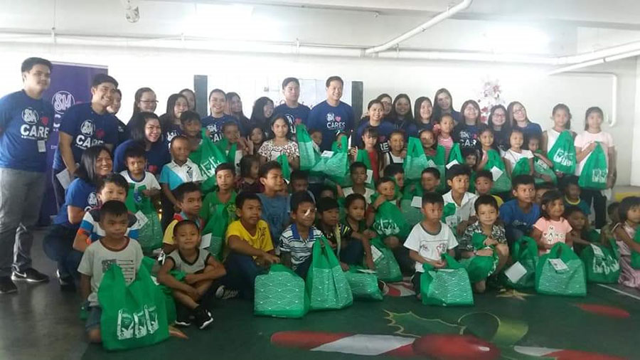 SM Olongapo Gives ChriSMiles Treat to Kids - iOrbitNews Online