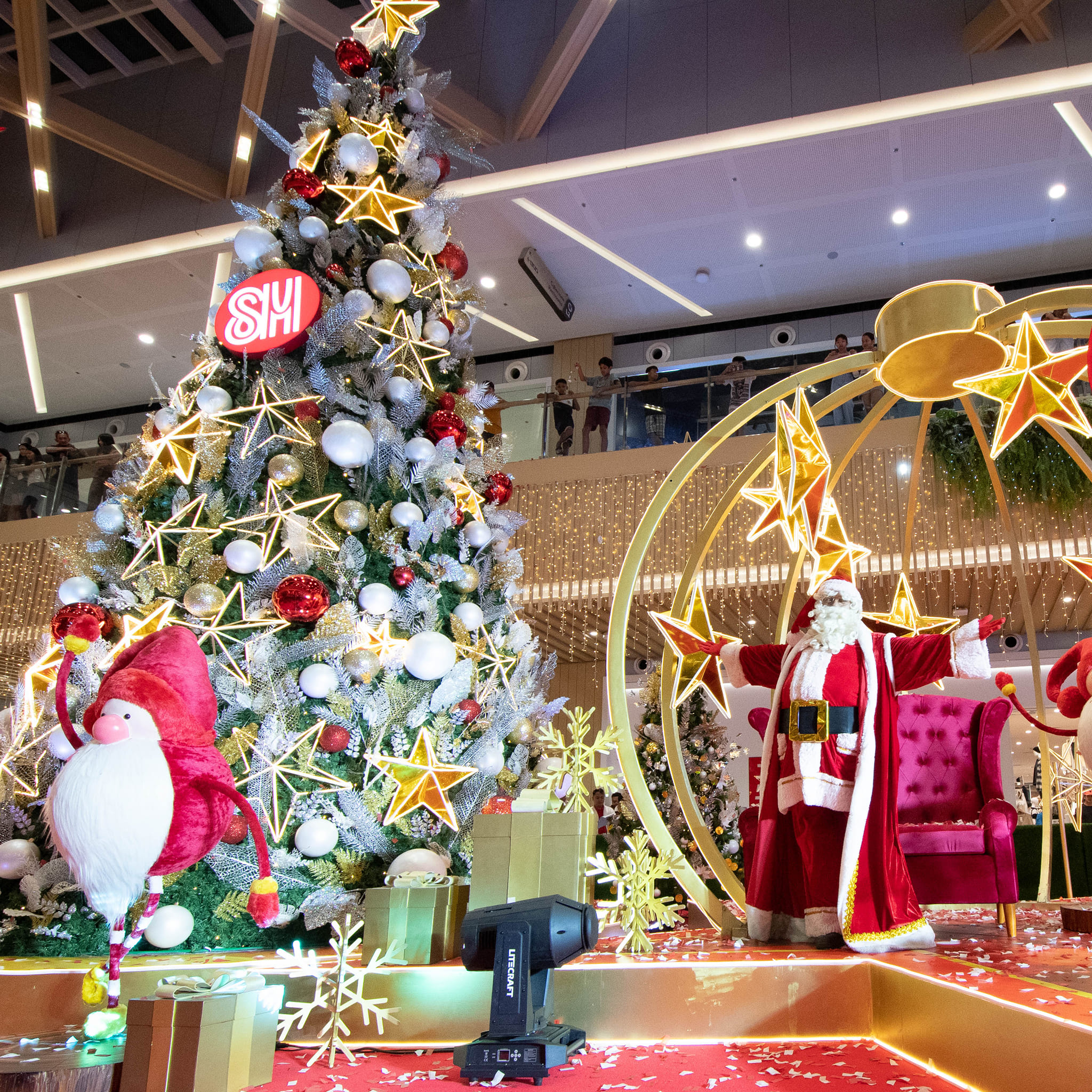 SM City Bataan Lights Up Christmas Centerpiece, Sparkling Magic ...